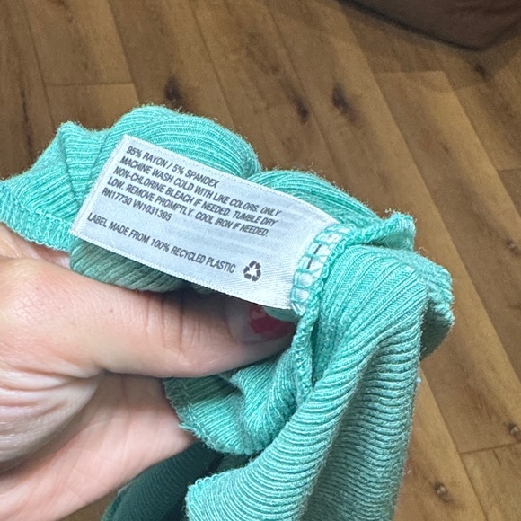 Wild Fable Green and White Ribbed Top cropped color block Large - Picture 4 of 5